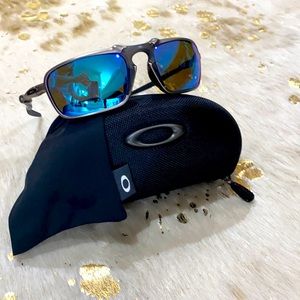 Oakley Glasses. Men’s. Badman glasses